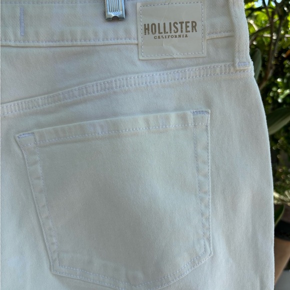 Hollister Women's Ultra High Rise Mom Jeans Size: 17R/16R W33R - Picture 6 of 9
